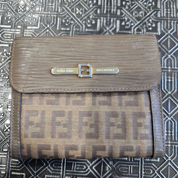 🐢 Vintage Fendi Wallet - Picture 1 of 12